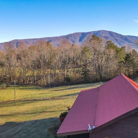 Beautiful View! Log Cabin,Fireplace,Hot Tub,Arcade,Pool,Fishing Sevierville Exterior photo