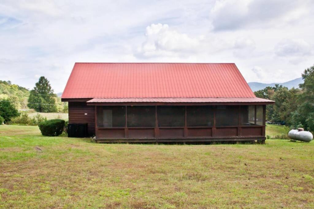 Beautiful View! Log Cabin,Fireplace,Hot Tub,Arcade,Pool,Fishing Sevierville Exterior photo