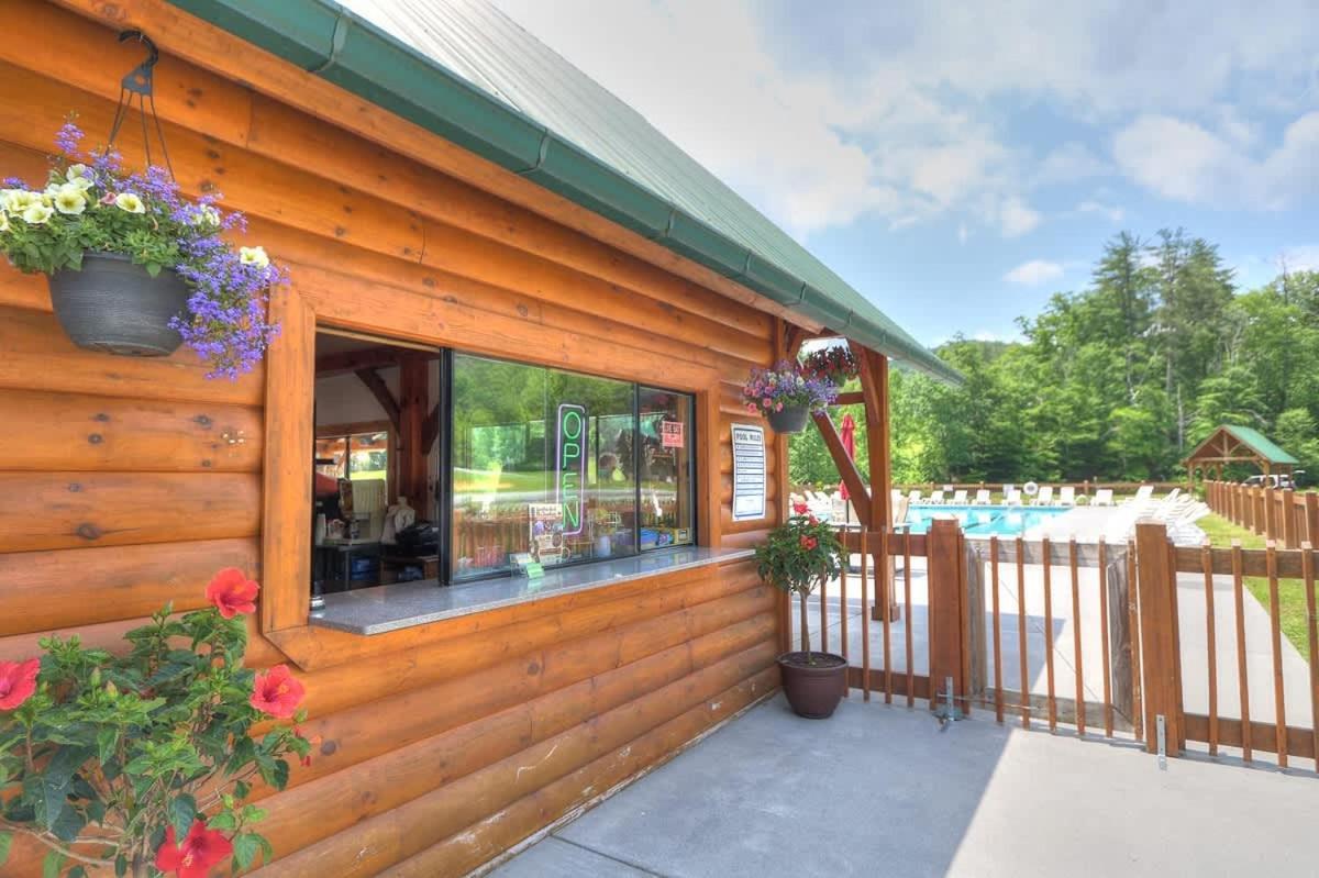 Beautiful View! Log Cabin,Fireplace,Hot Tub,Arcade,Pool,Fishing Sevierville Exterior photo