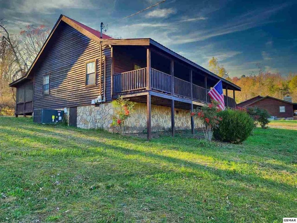 Beautiful View! Log Cabin,Fireplace,Hot Tub,Arcade,Pool,Fishing Sevierville Exterior photo