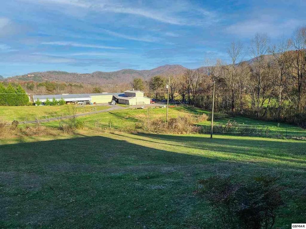 Beautiful View! Log Cabin,Fireplace,Hot Tub,Arcade,Pool,Fishing Sevierville Exterior photo